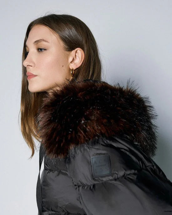 Short puffer jacket with elastic hem