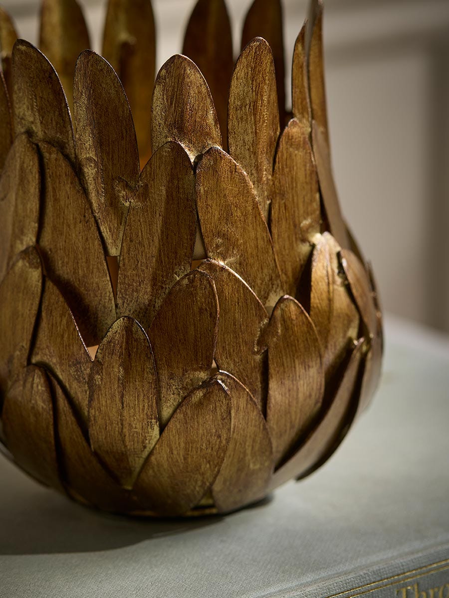 Vela tealight com camadas de metal