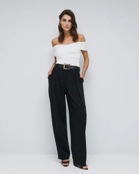 High-waist pants with pleats