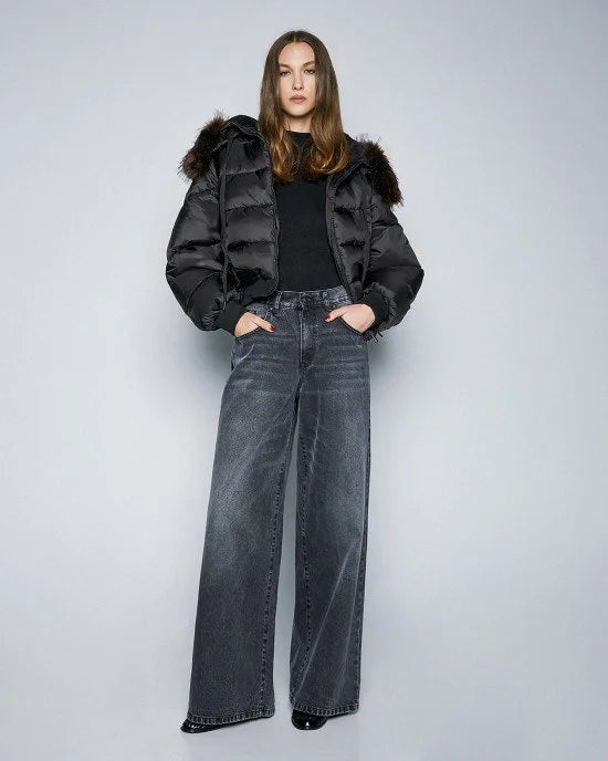 Short puffer jacket with elastic hem