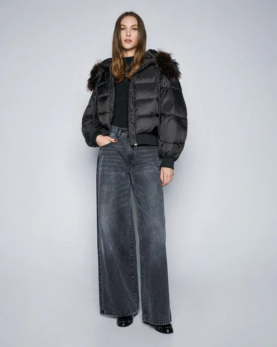 Short puffer jacket with elastic hem