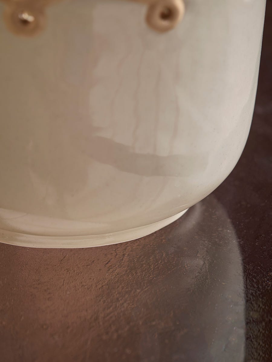 Dois vasos de cerâmica com borda ondulada
