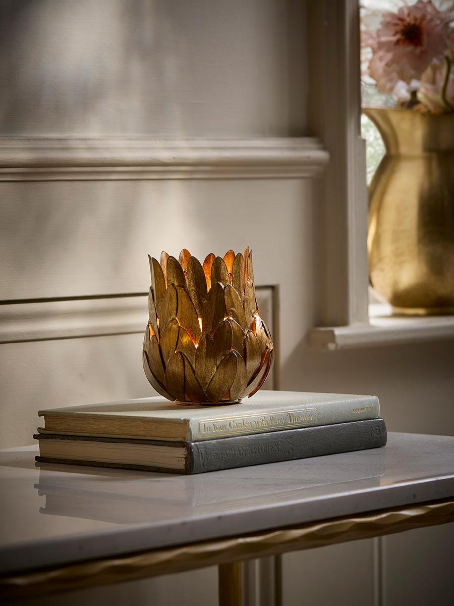 Vela tealight com camadas de metal