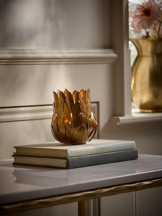 Vela tealight com camadas de metal
