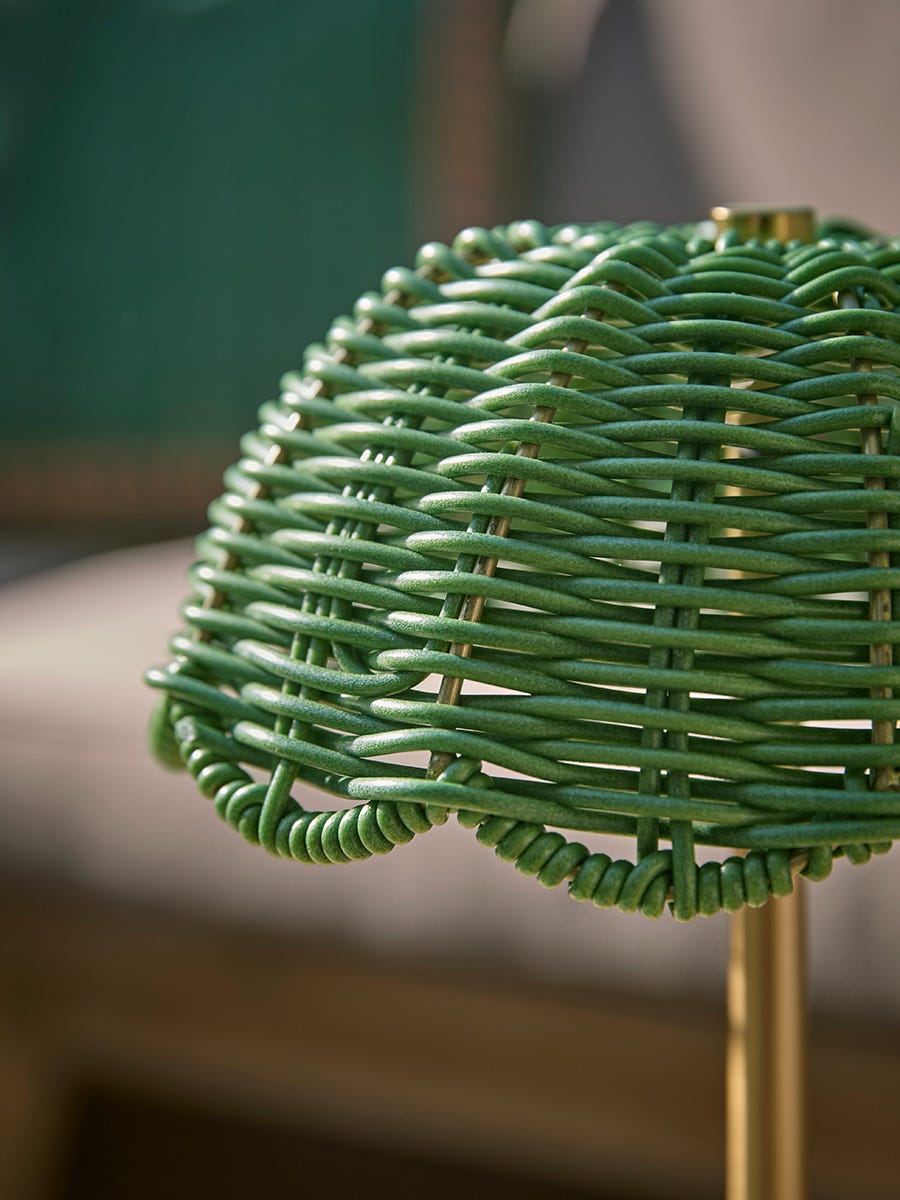Luminária recarregável de rattan ondulado