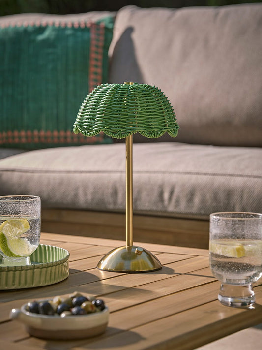 Luminária recarregável de rattan ondulado