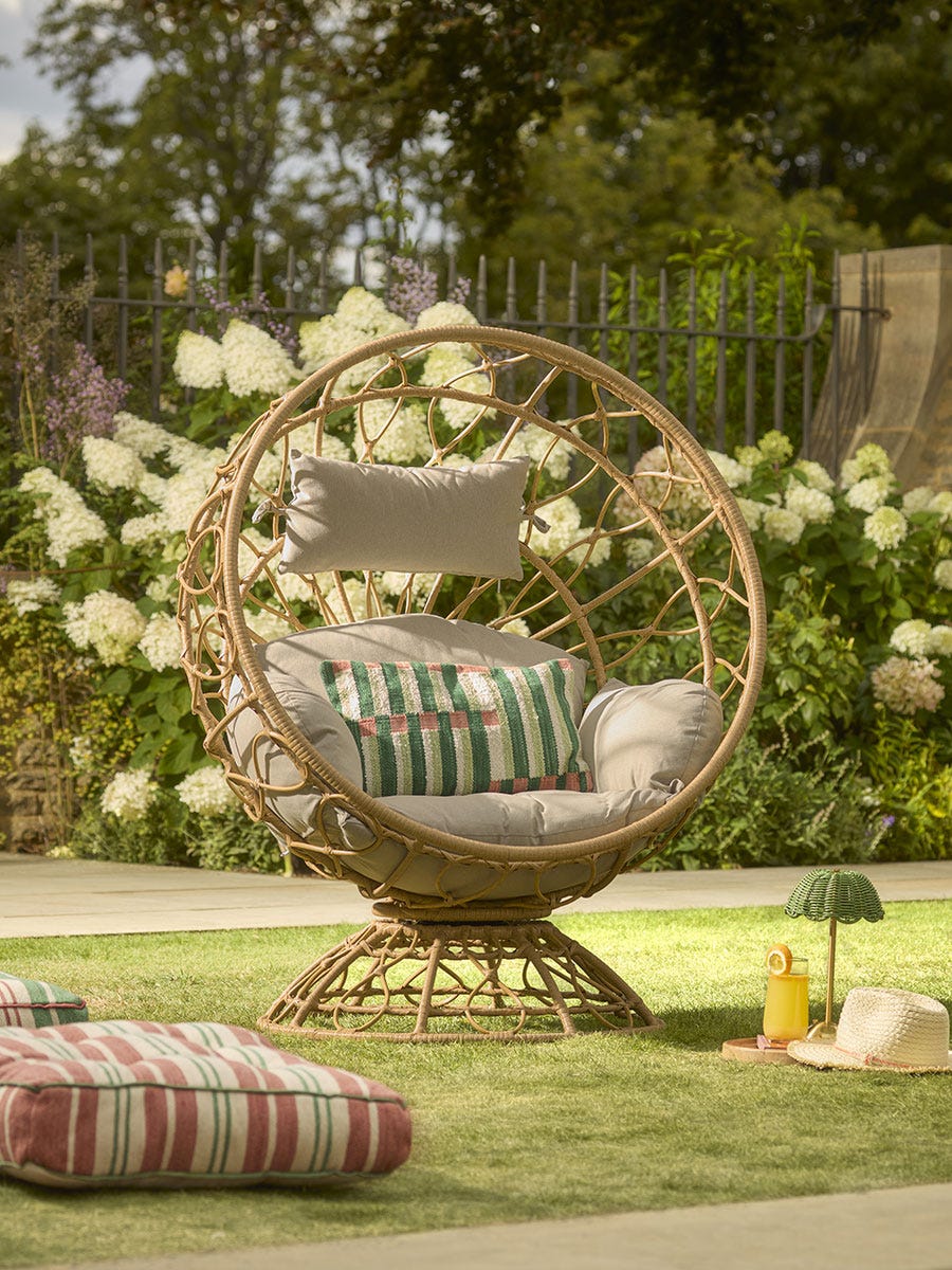 Luminária recarregável de rattan ondulado
